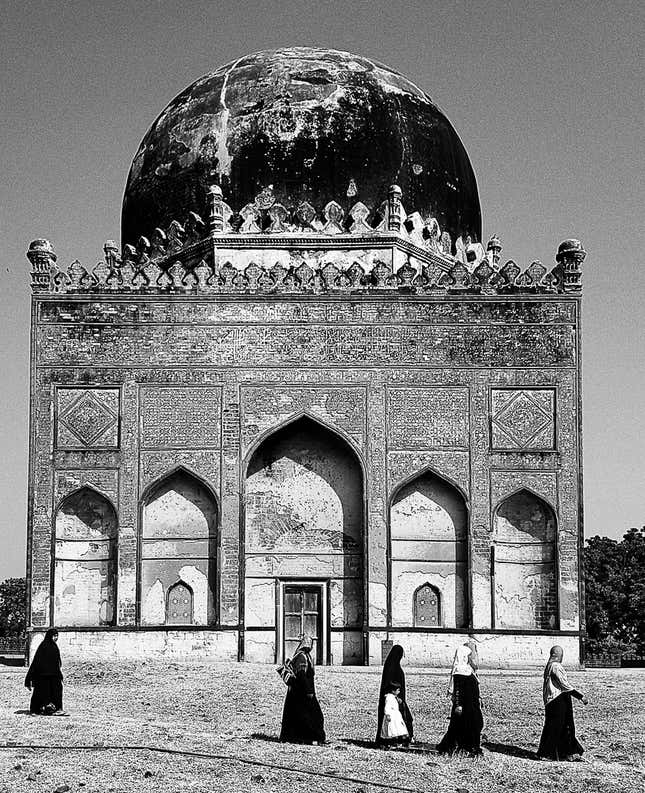 © William Dalrymple, Bahmani tombs, Ashtur.