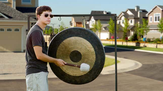 Image for article titled Orchestral Gong Player Serenades Crush