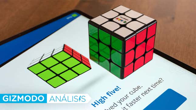 Imagen para el artículo titulado Este cubo de Rubik inteligente por fin me está enseñando a resolverlo tras 40 años de intentos