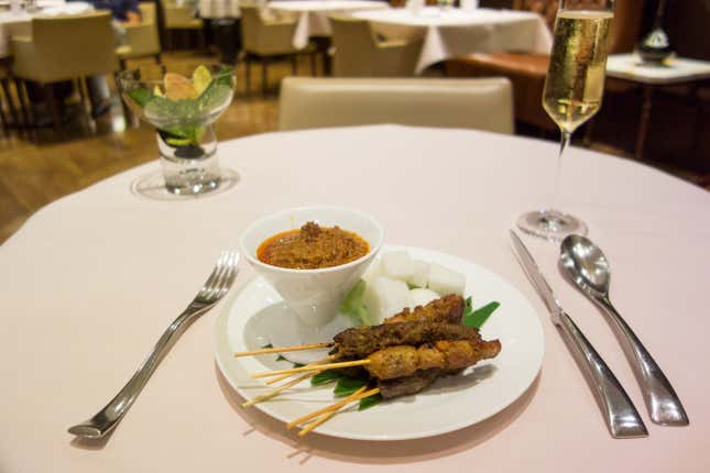Image for article titled What it’s like to fly the $23,000 Singapore Airlines Suites class