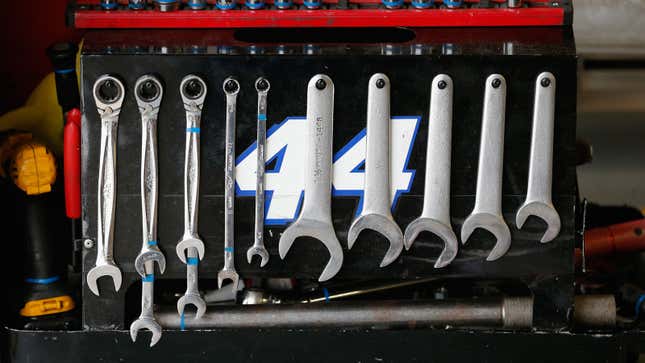 A photo of a collection of tools. 