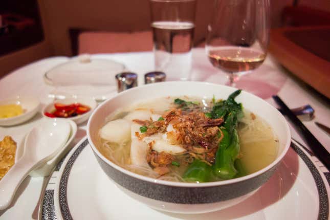 Image for article titled What it’s like to fly the $23,000 Singapore Airlines Suites class