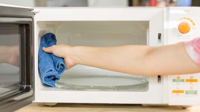 Image for article titled You Don&#39;t Need a Lemon to Clean Your Microwave