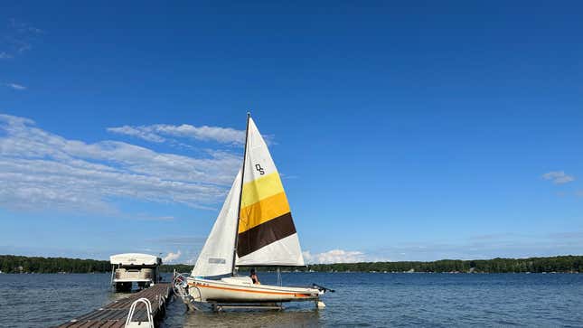 Image for article titled Here&#39;s How You Buy A Cheap Sailboat And Get Out On The Water This Summer
