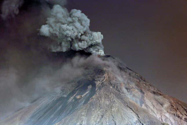 Image for article titled Guatemala’s deadly Volcan de Fuego is erupting again