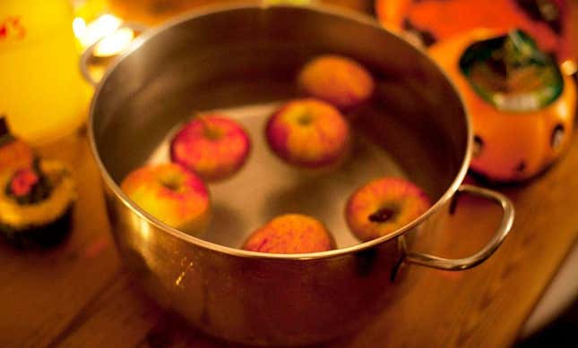 apples in a pot for bobbing