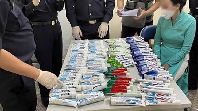 Image for article titled Flight Attendants Arrested for Allegedly Smuggling Drugs in 154 Toothpaste Tubes