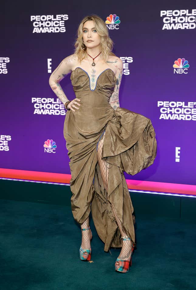 Image for article titled Behold the Odd and Just OK Looks Celebrities Wore at the People&#39;s Choice Awards