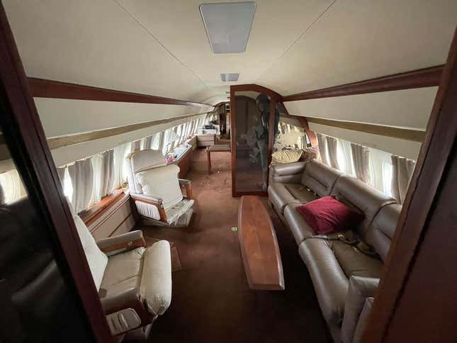 Image for article titled This Vintage Passenger Jet Would Make The Coolest Little Home
