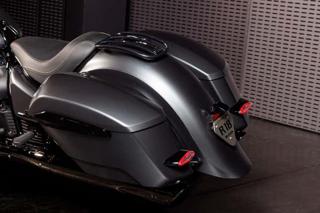 Image for article titled BMW&#39;s New R 18 Roctane Sure Seems to Be Going After the Harley-Davidson Road King