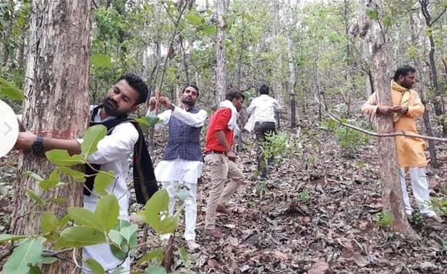 A group of youth from Hamirpur, Uttar Pradesh, protested in the Buxwaha forest by tying threads to trees. Apart from the online campaigns, there have been local on-ground protests too.