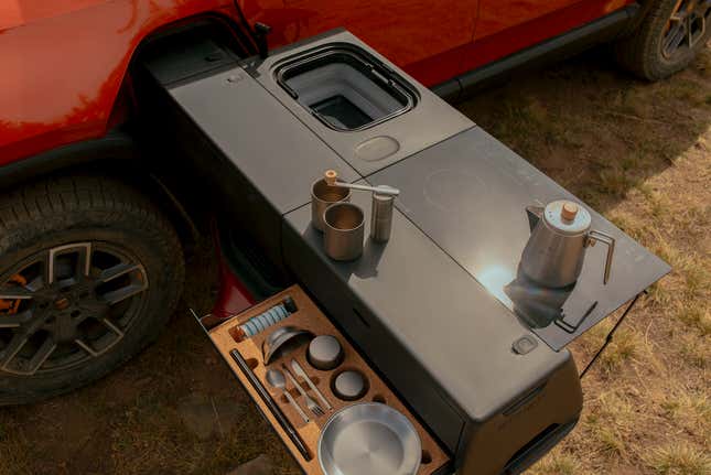 Image for article titled Your Guide To The 2022 Rivian R1T Electric Pickup's Incredible Gadgets
