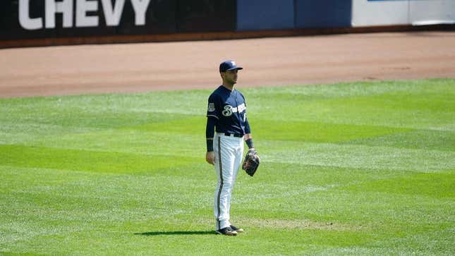 Image for article titled Ryan Braun Not About To Look Like An Idiot By Attempting Diving Catch In Outfield