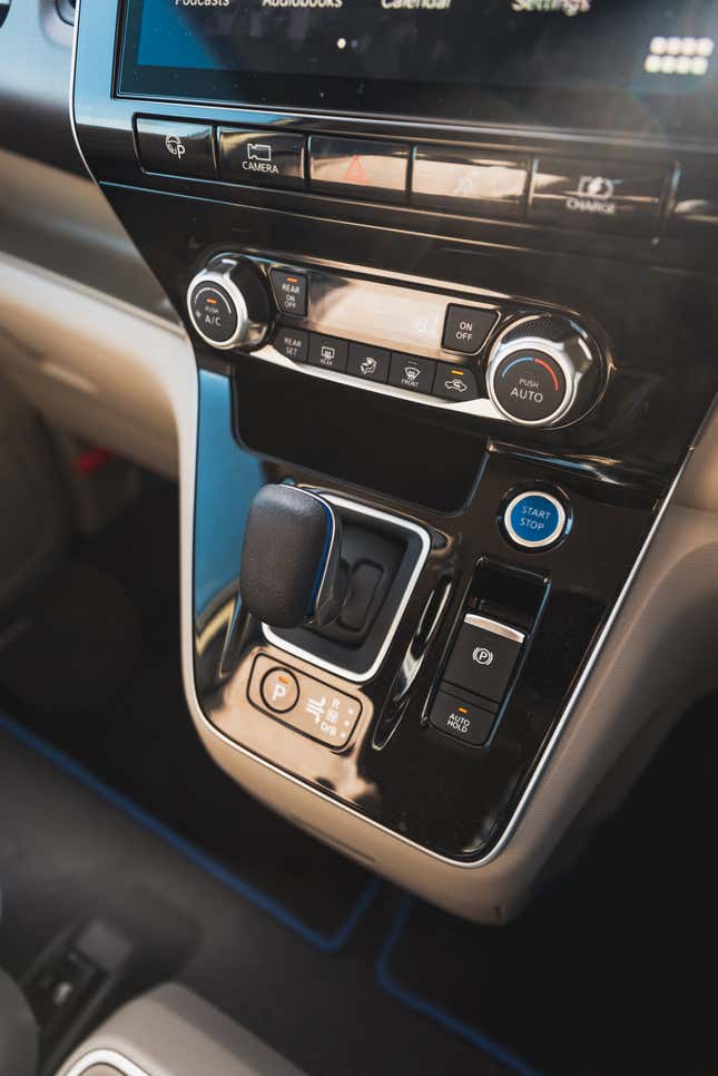 Image for article titled Japan’s Best-Selling Minivan Is Smarter Than It Looks