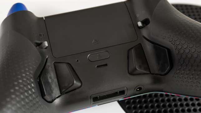 A button on the back of the Scuf Instinct and Instinct Pro replaces the magnetic key that older Scuf controllers relied on for remapping the rear buttons.
