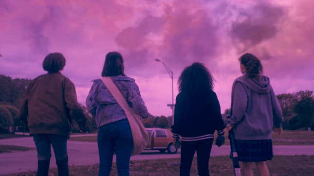Paper Girls look at mysterious pink cloud