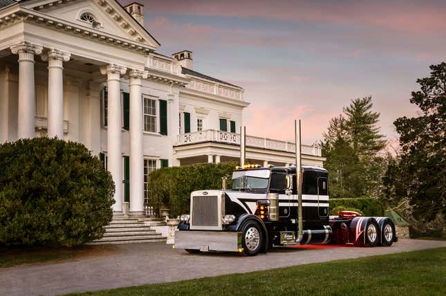 Image for article titled Fashion Photographer Captures the Most Beautiful Big-Rigs on Earth