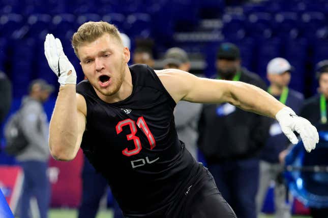 Image for article titled Is there any real relationship between NFL Combine performance and long-term success?