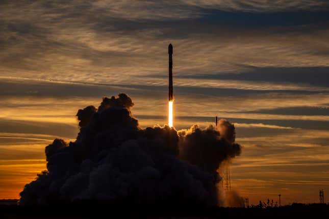 Image for article titled Thrilling Images Show First Launch of SpaceX&#39;s Revamped Starlink Satellites