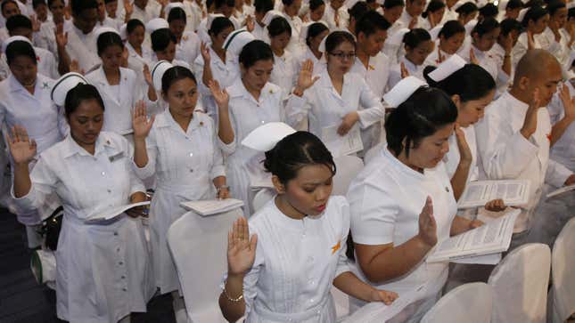 A photo of Filipino nursing students being sworn in