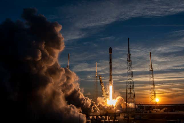 Image for article titled Thrilling Images Show First Launch of SpaceX&#39;s Revamped Starlink Satellites