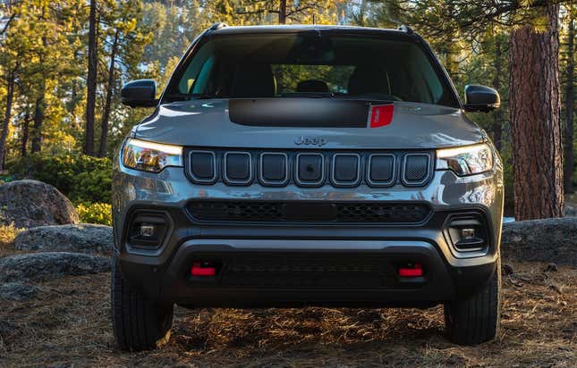 Image for article titled It's Ridiculous How Much Nicer The New Jeep Compass' Interior Looks