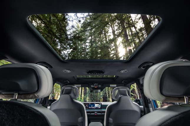 Image for article titled 2024 Kia EV9 Electric Three-Row SUV Promises 300 Miles of Battery Range in the U.S.