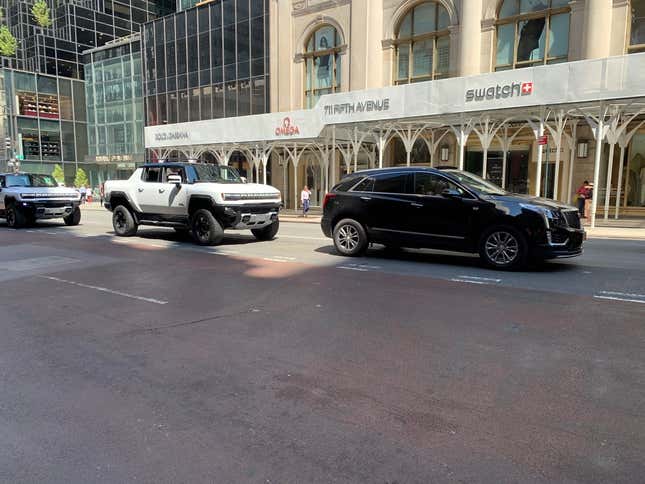 Image for article titled The GMC Hummer EV Is HUGE in Real-World Traffic