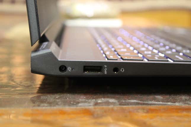HP Victus 15 from the side