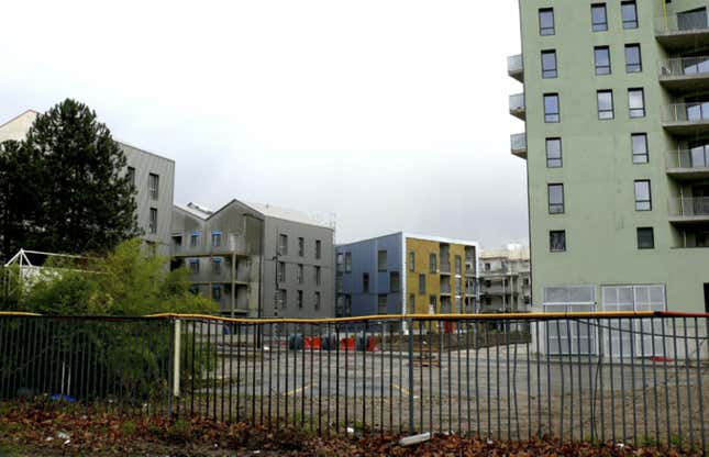 New buildings next to the 6B studios in Seine-Saint-Denis. (Lucile Roger Durieux)