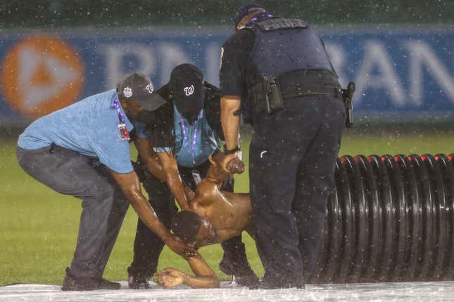 Image for article titled SEE IT! First streaker of the season (could be solution to boring baseball)
