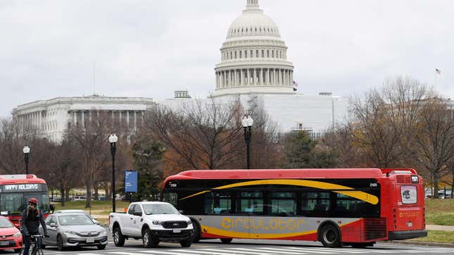 Image for article titled Washington DC Has to Choose: Free Buses, or Better Buses