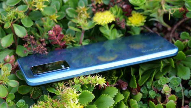 Imagen para el artículo titulado El Realme 5G ofrece pantalla FHD+ a 90Hz, batería de 5000 mAh y unas cámaras competentes por solo 179 euros