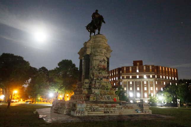 Image for article titled Virginia Supreme Court Rules Statue of Confederate General Robert E. Lee in Richmond Can Be Removed