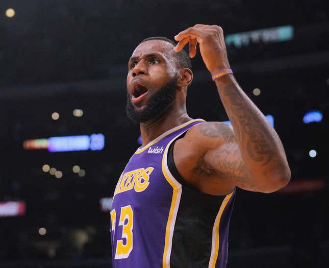 Image for article titled Lakers Put a Ring on It, Sign LeBron James to $85 Million Extension