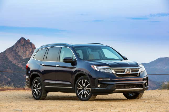 Image for article titled Honda Tried Fixing The Ridgeline's Most Baffling Problem