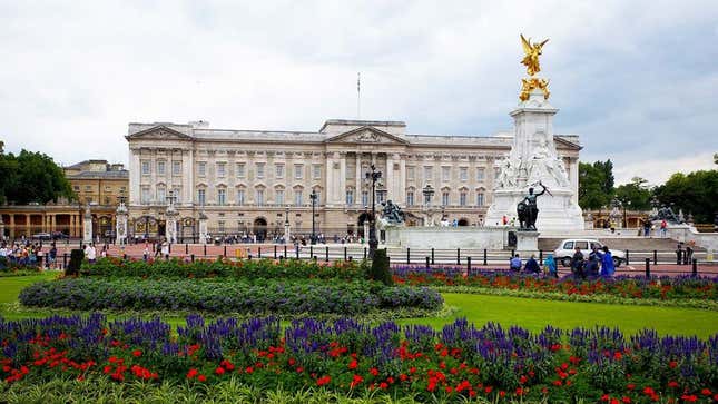 Image for article titled British Empire To Be Reduced To 8 Acres Around Buckingham Palace By 2050