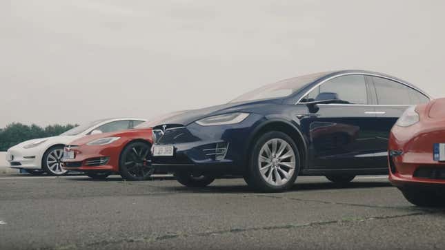 Imagen para el artículo titulado Esto es lo que pasa cuando todos los coches de Tesla compiten entre sí