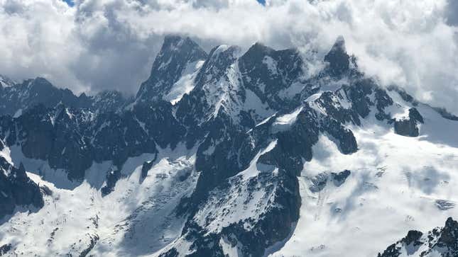 Imagen para el artículo titulado Un glaciar en los Alpes está a punto de derrumbarse en cualquier momento