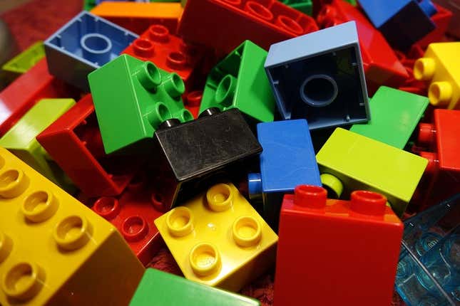 Imagen para el artículo titulado ¿Sabrías decir cuánto puede durar una pieza de LEGO en el océano? Un estudio acaba de averiguarlo
