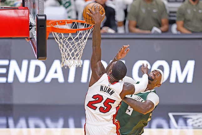 Image for article titled NBA Daily Fantasy: Of all the great center options tonight, who will provide the best value?
