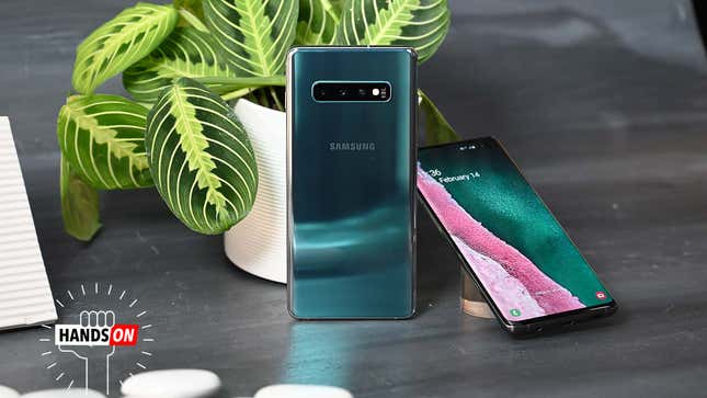 Image for article titled The Galaxy S10 Is the Aggressively Tech-Loaded Phone Samsung Needs