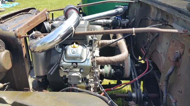 Image for article titled This Wrenching Genius Installed Lawnmower Engines Into His Military Jeeps
