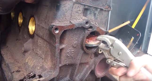 Image for article titled Here's What Happened When I Put A $120 Craigslist Engine Into My Jeep
