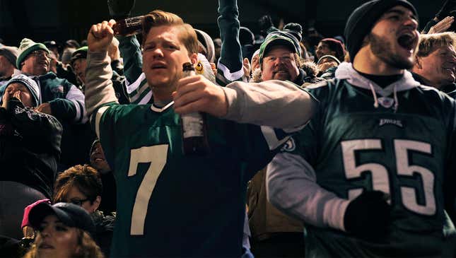 Image for article titled Eagles Ask Fans To Throw Bottles Responsibly
