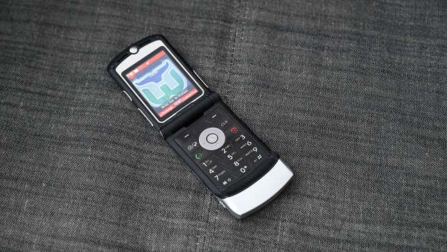 Here’s what the inside of an original Moto Razr looks like for comparison.