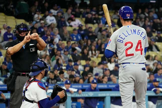 Cody Bellinger swung his bat at a wasp in the World Series