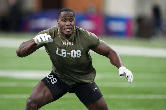 Mar 2, 2023; Indianapolis, IN, USA; Auburn linebacker Derick Hall (LB09) participates in drills during the NFL Combine at Lucas Oil Stadium.