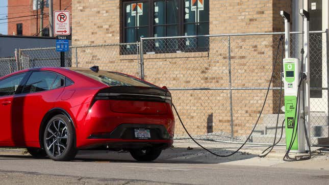 Image for article titled You Don&#39;t Need A Massive Battery, Or Fast Charging To Give Up Gas