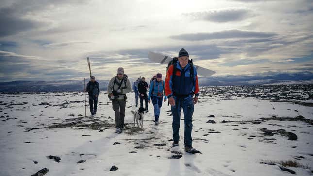 The team on their way to the Digervarden ice patch.